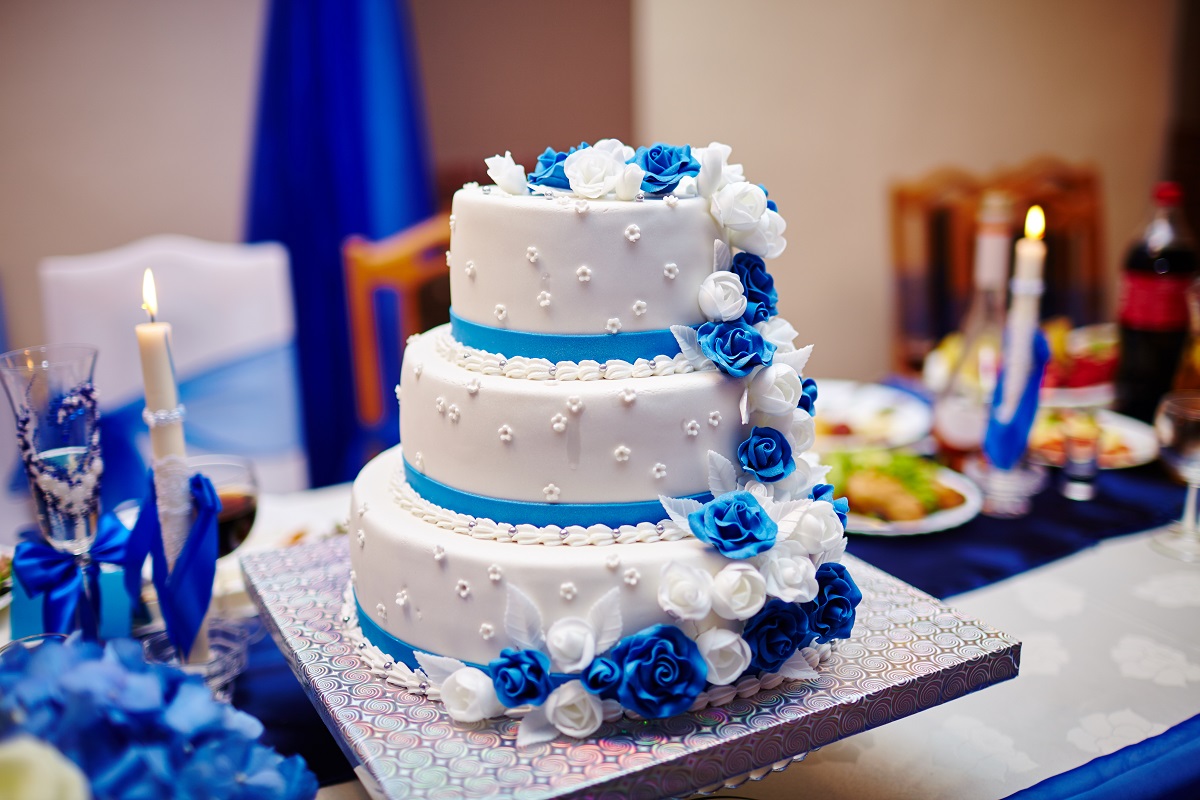 Pasteles de boda azul rey